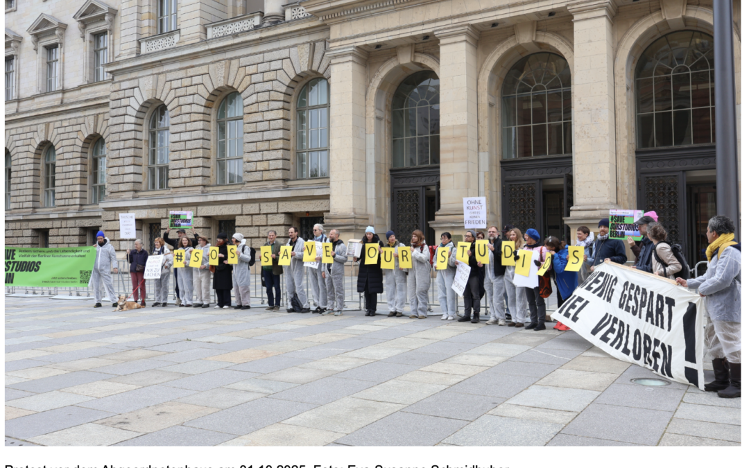 Übergabe der Petition am 13.10. zur Rettung der Berliner Ateliers vor dem Abgeordnetenhaus